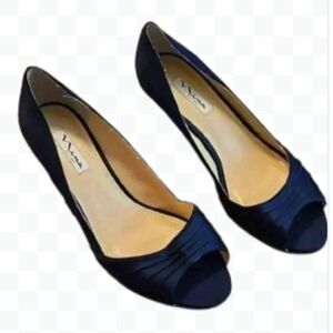 Nina New York Rhiyana Navy Peep Toe Satin pumps Size 10W.